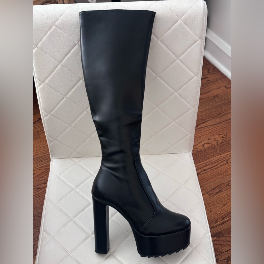 Knee Black Platform